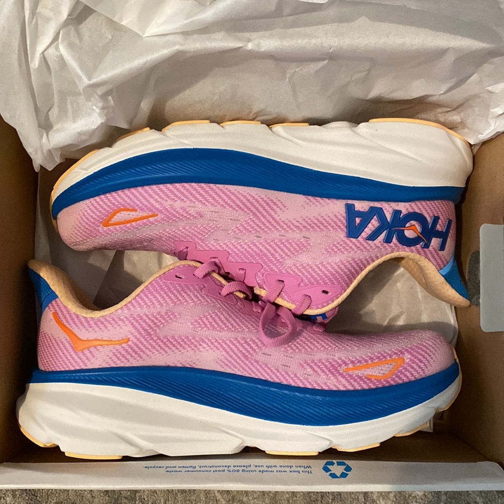 Woman’s Hoka Clifton 9. BRAND NEW